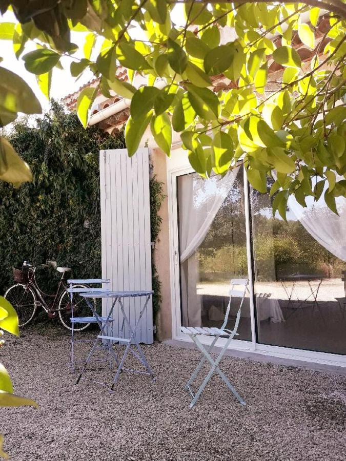 Studio Avec Jardin Entre Aix-En-Provence, Luberon Et Verdon Peyrolles-en-Provence Exterior photo